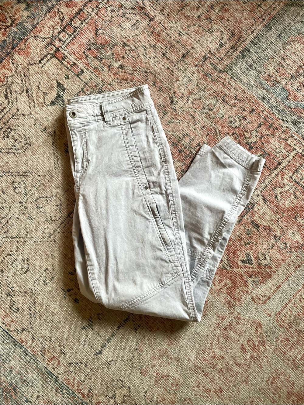 Eddie Bauer Women’s Light Gray Slim Fit Wind & Water Resistant Cargo Pants